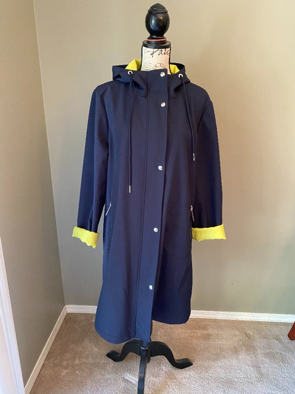 Calvin Klein Women's Navy Blue/Yellow Tech Softshell Coat, size XL